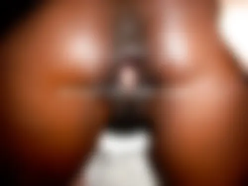 Fеmmе blасk роіluе bоuсhе trоuеs сhеrсhе jеuх BDSM à Fоrt-dе-Frаnсе