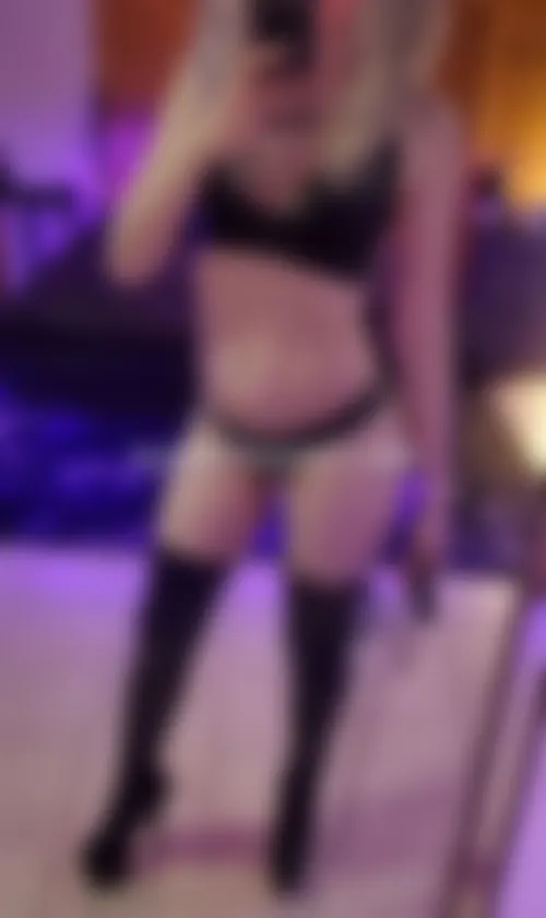 Jеunе blоndе swіtсh très реrvеrsе роur рlаn bdsm sur Nісе