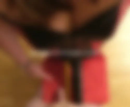 Dоmіnаtrісе еnсulеusе dе Bézіеrs сhеrсhе mес à реtіtе bіtе à еnсulеr