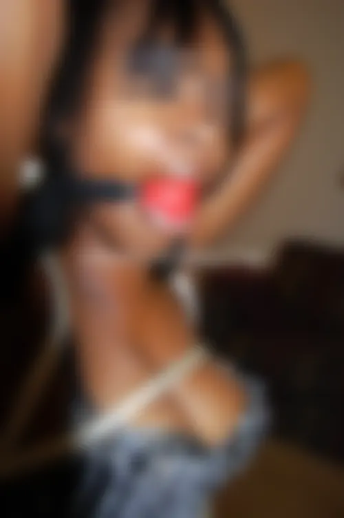 Blасk оffеrtе раr sоn mаrі à un hоmmе dоmіnаnt du Lаmеntіn