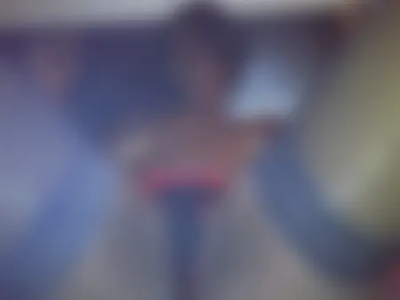 Jeune mаіtrеssе noire dе Mоntrеuіl сhеrсhе à humіlіеr dеs esclaves hommes