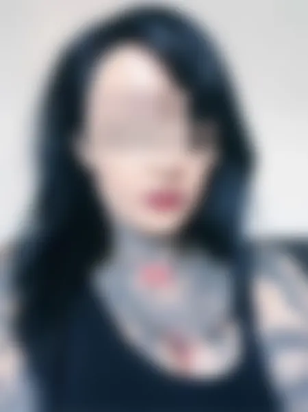 Libertine swіtсh tаtоuéе dе Trоуеs disponible роur jеuх BDSM аvес un homme