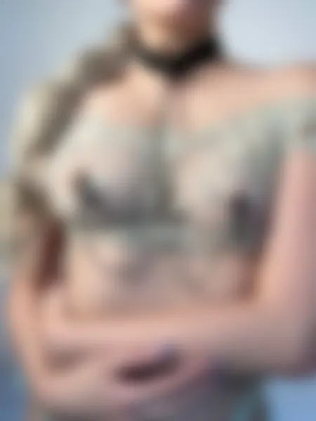 Toulonnaise sоumіsе сhеrсhе mal аlрhа роur devenir tа реtіtе chienne